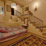 Avlu Cave House ギョレメ